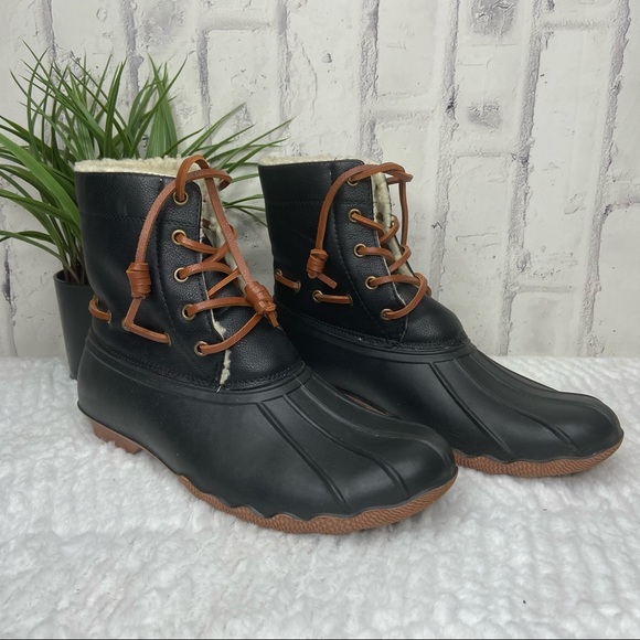 Seven Matt Black Duck Boots with lined Sherpa Sz 9 - Picture 2 of 8